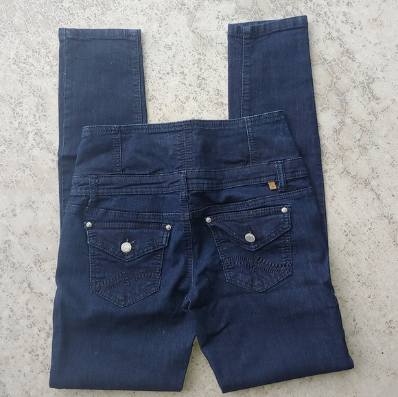 Almost famous high-waisted jeans 7 - Picture 2 of 2